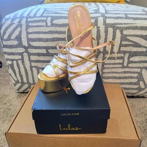 Women's Heels - Picture 1 of 5